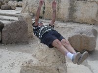Eliass is bezig te trainen
